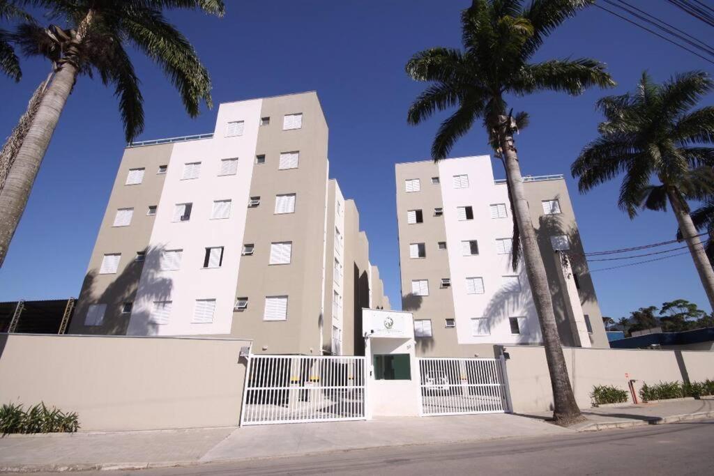 Apartamento Ubatuba - Ar Condicionado, Estacionamento, Elevador, Portaria 24H - Wifi Gratis! - Jardim Das Palmeiras Exterior foto